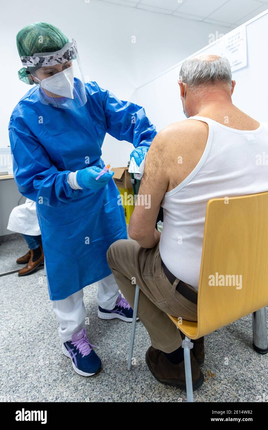 Ferrara, January 4, 2021. Anticovid vaccination at Sant’Anna hospital in Ferrara, Italy.  Credit: Filippo Rubin / Alamy Live News Stock Photo