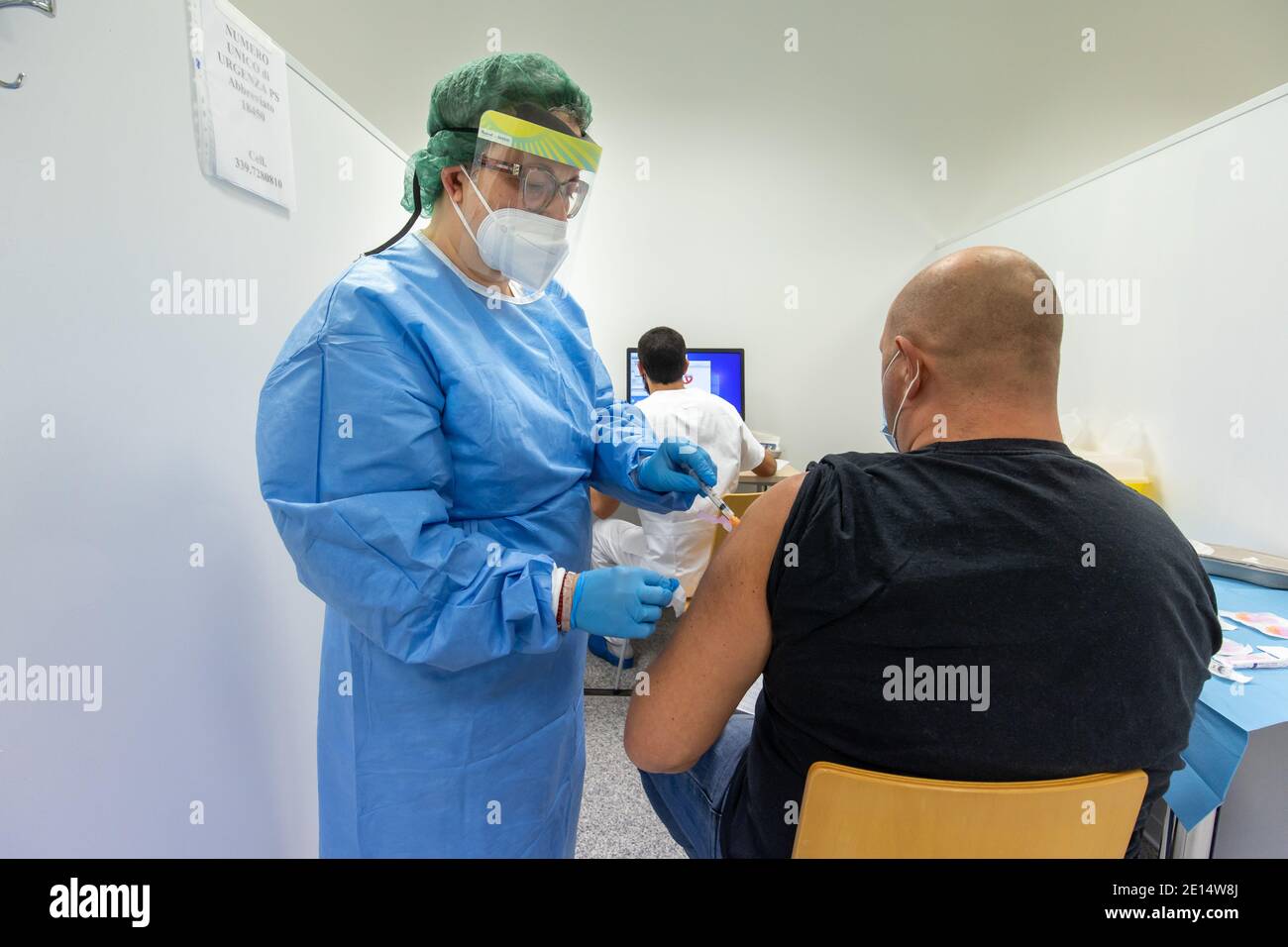 Ferrara, January 4, 2021. Anticovid vaccination at Sant’Anna hospital in Ferrara, Italy.  Credit: Filippo Rubin / Alamy Live News Stock Photo
