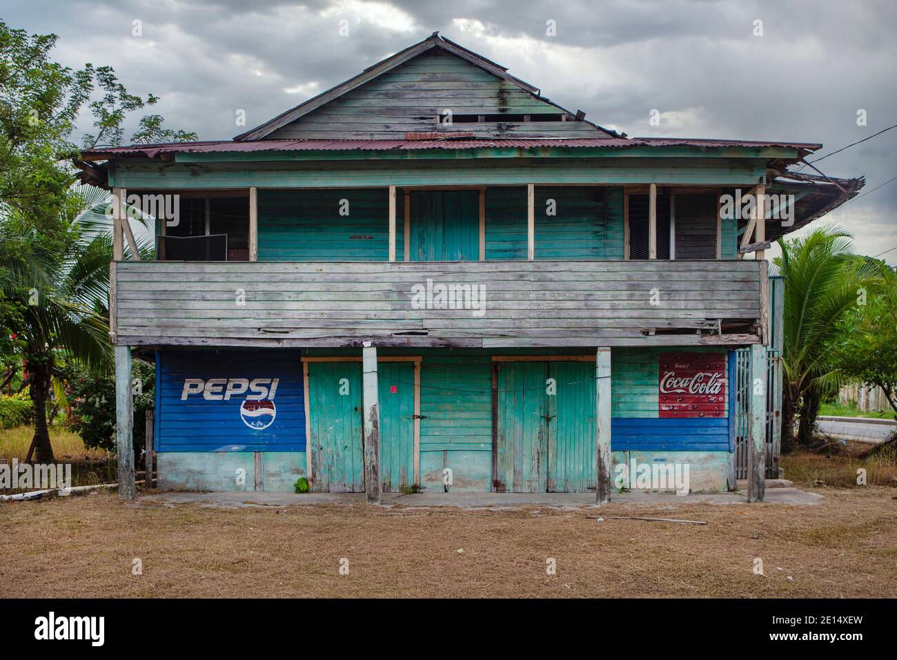 Typical abandoned house in the provincial capital Bocas del Toro Stock Photo