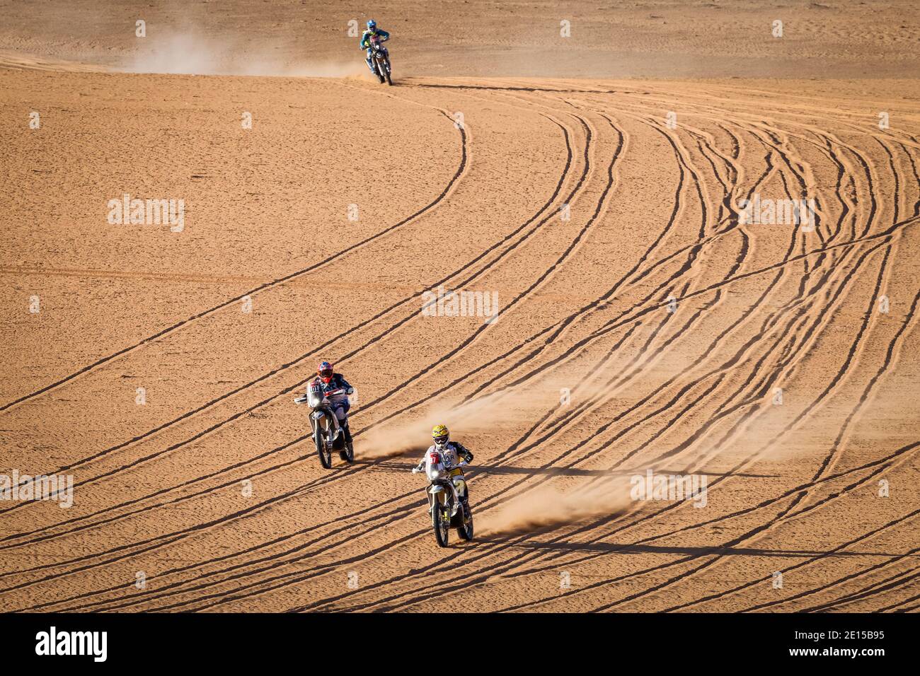 Bisha, Saudi Arabia. 04th Jan, 2021. 37 Pabiska David (cze), KTM, Jantar Team, Original by Motul, Moto, Bike, 101 Knight David (gbr), Husqvarna, HT Rally Raid Husqvarna Racing, Motul, Moto, Bike, action during the 2nd stage of the Dakar 2021 between Bisha and Wadi Al Dawasir, in Saudi Arabia on January 4, 2021 - Photo Frederic Le Floc&#039;h/DPPI/LM Credit: Gruppo Editoriale LiveMedia/Alamy Live News Stock Photo