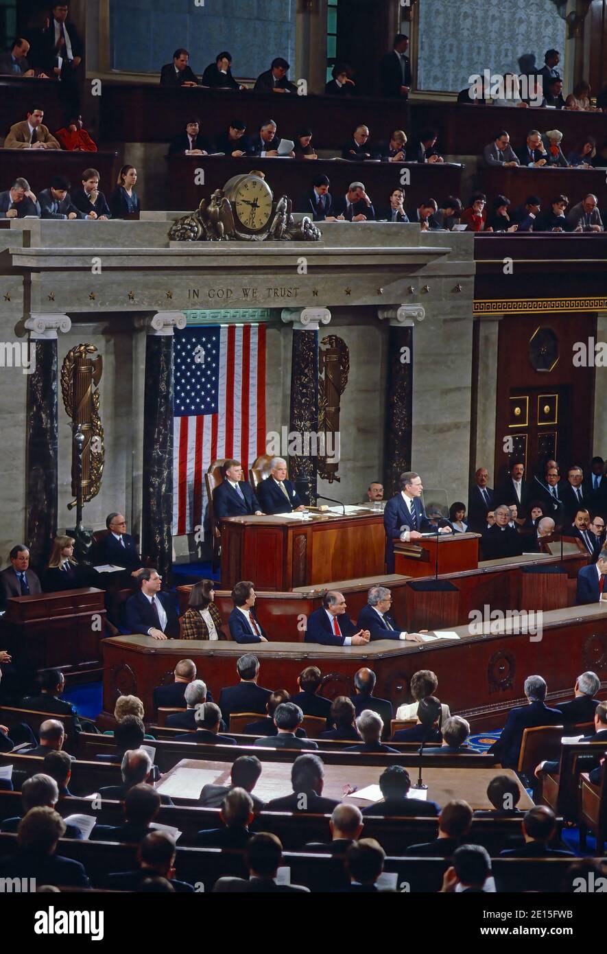 Washington, DC. USA, March 6, 1991 President George H.W. Bush delivers his Address Before a Joint Session of the Congress on the Cessation of the Persian Gulf Conflict, Vice President Daniel Quayle and Speaker of the House Tom Foley are seated behind him Stock Photo