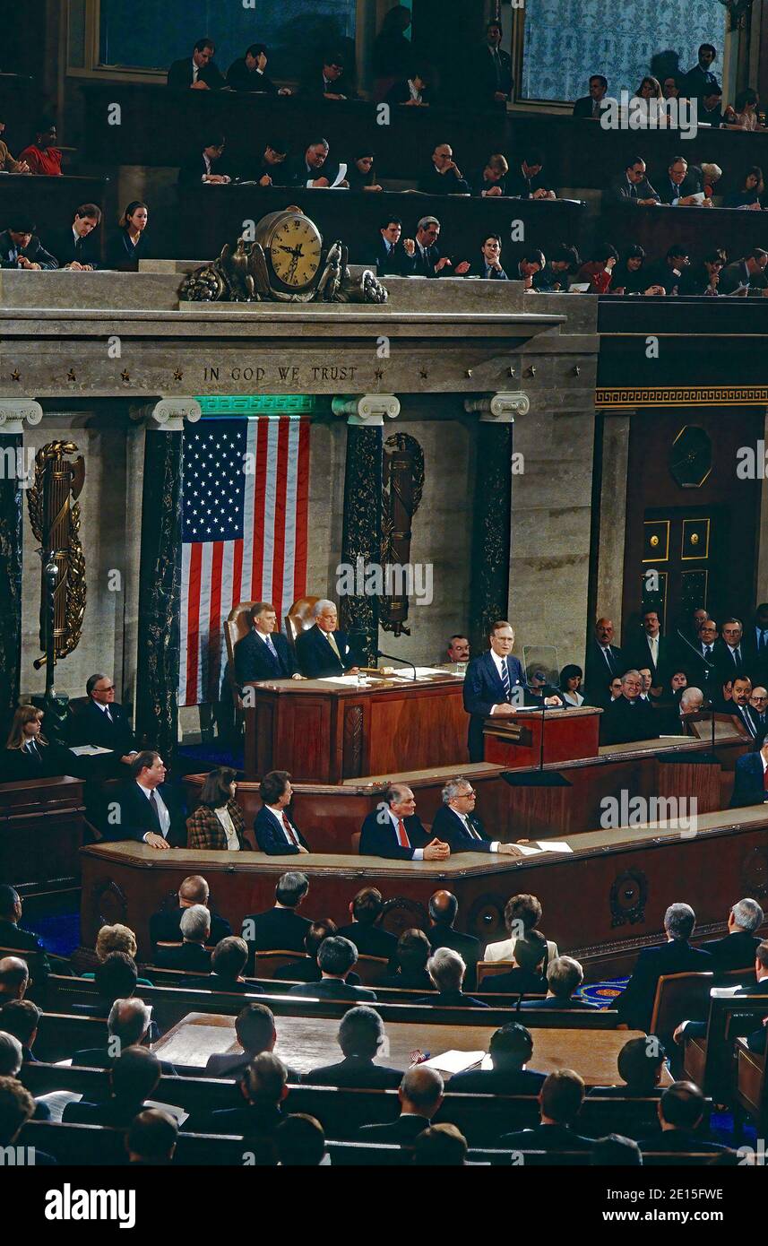 Washington, DC. USA, March 6, 1991 President George H.W. Bush delivers his Address Before a Joint Session of the Congress on the Cessation of the Persian Gulf Conflict, Vice President Daniel Quayle and Speaker of the House Tom Foley are seated behind him Stock Photo