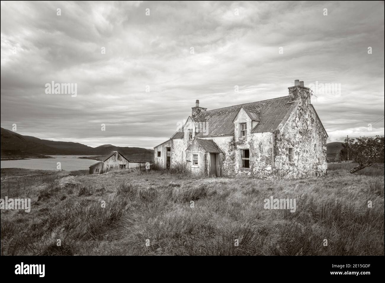 Isle of Lewis, Outer Hebridies Scotland: Abandoned isolated house wtih turquoise door Stock Photo