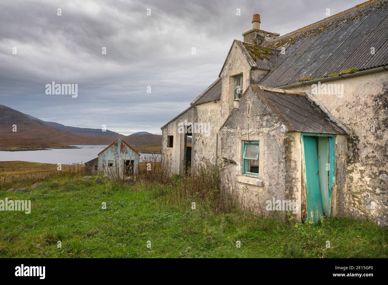 Isle of Lewis, Outer Hebridies Scotland: Abandoned isolated house wtih turquoise door Stock Photo