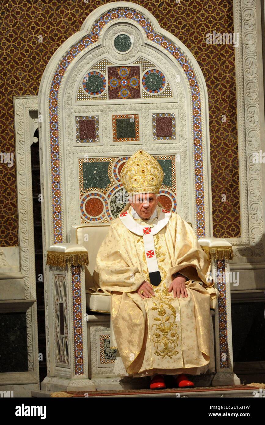 Pope Benedict XVI celebrates the Holy Thursday Mass in St. John in ...