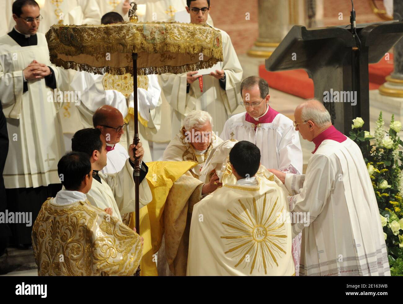 Pope Benedict XVI celebrates the Holy Thursday Mass in St. John in ...