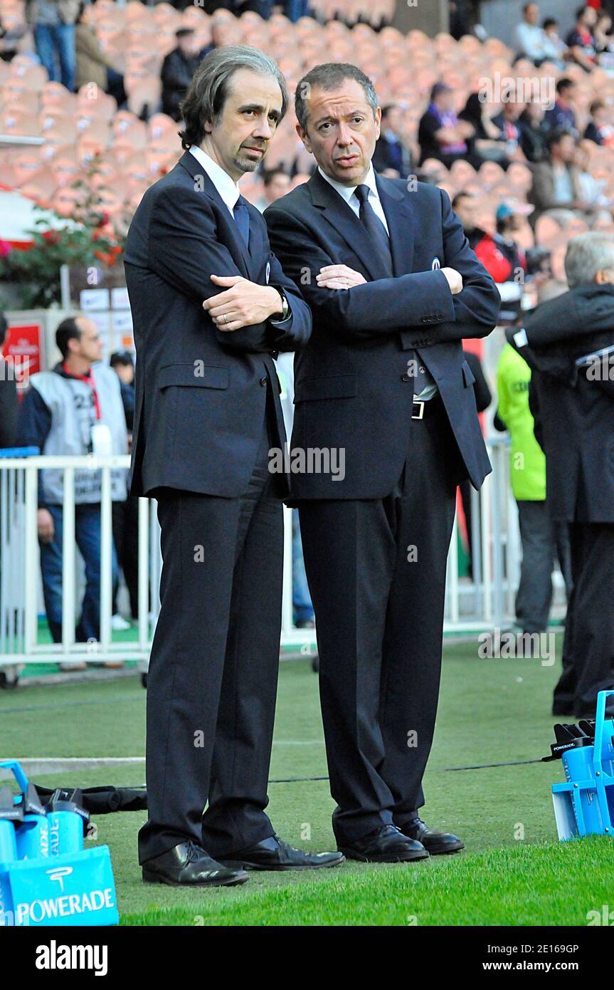 PSG's football team president Robin Leproux and vice-president Philippe Boindrieu during the French First League soccer match, Paris Saint-Germain vs Valencienne in Paris, France on April 30, 2011. PSG won 3-1. Photo by Thierry Plessis/ABACAPRESS.COM Stock Photo