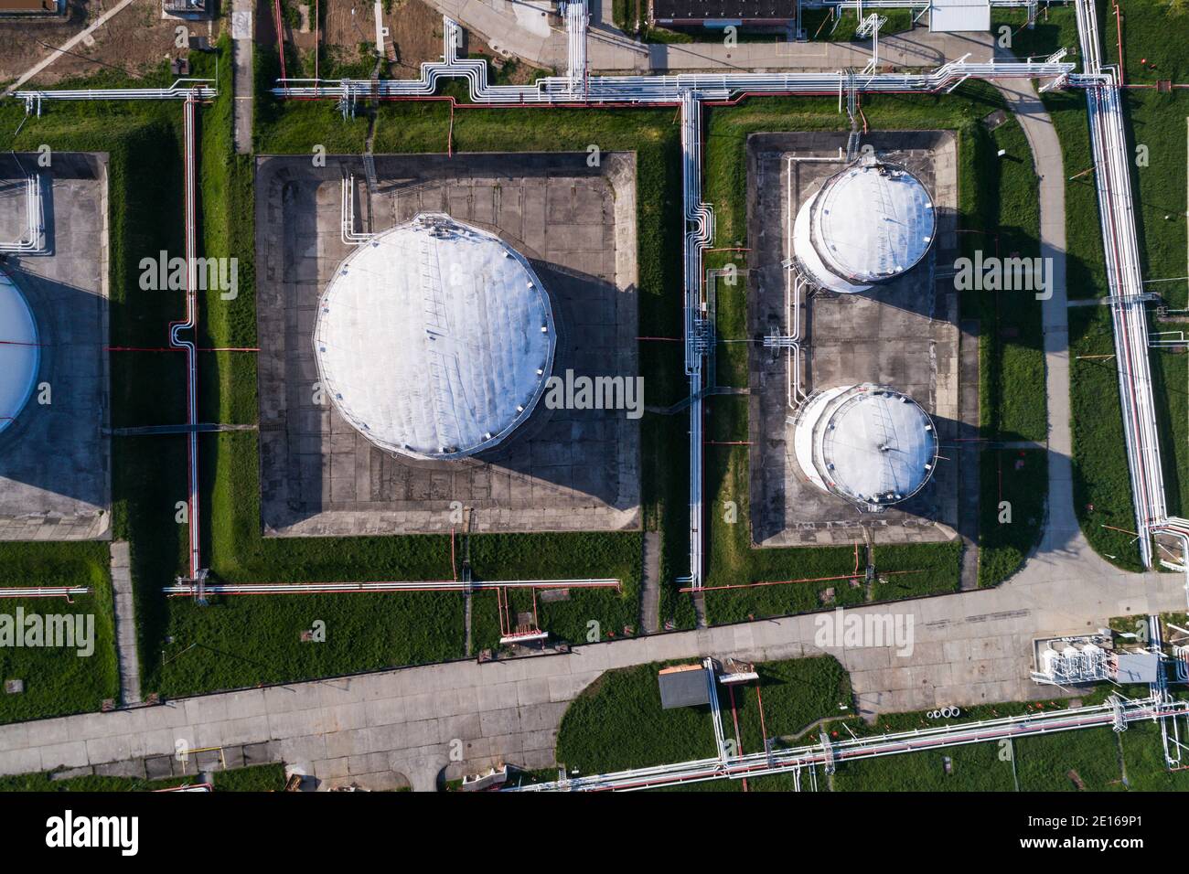 aerial top view oil refinery Stock Photo - Alamy