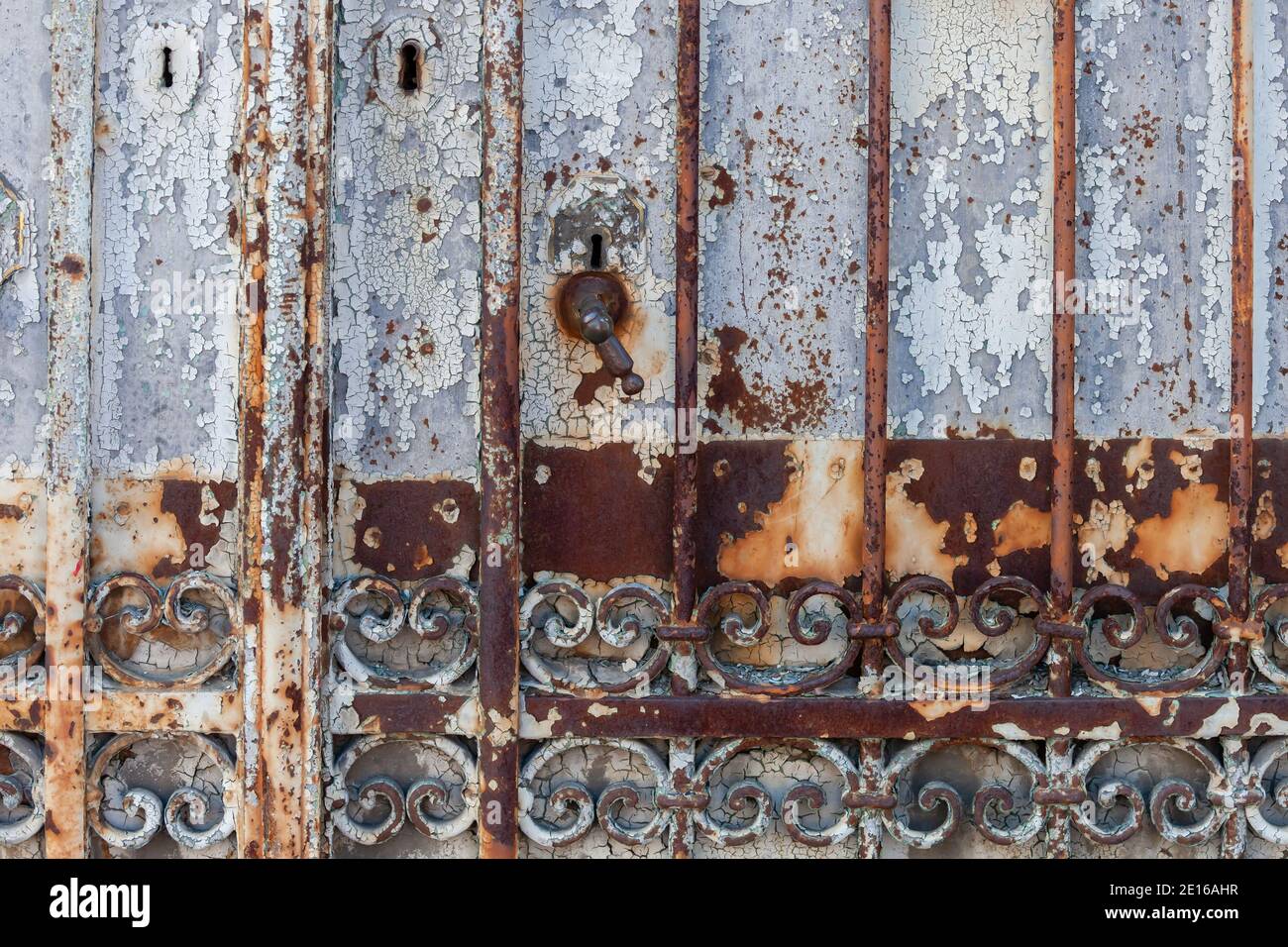 Rusted metal gate hi-res stock photography and images - Alamy