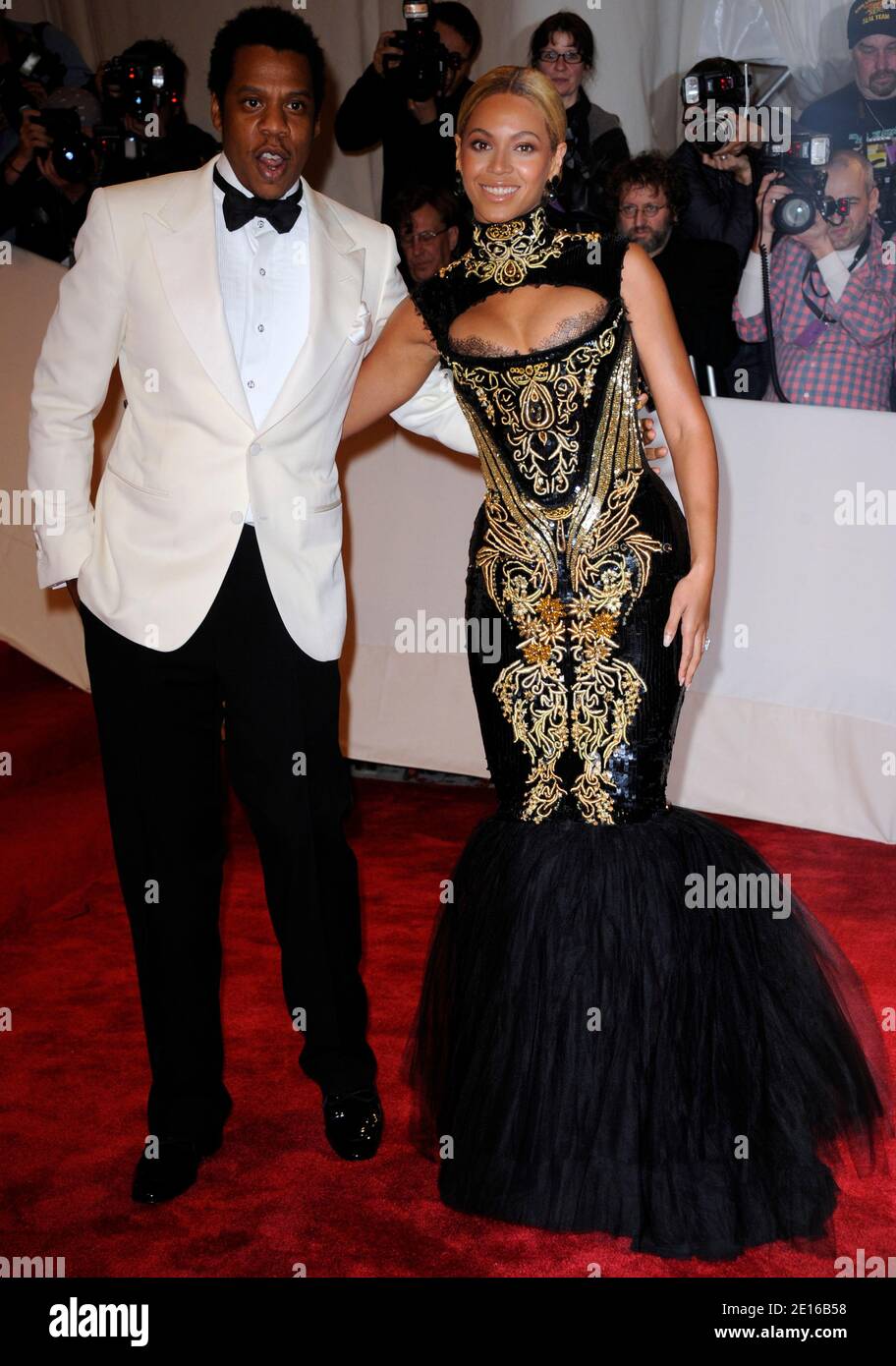 Beyonce 2011 met gala hi-res stock photography and images - Alamy