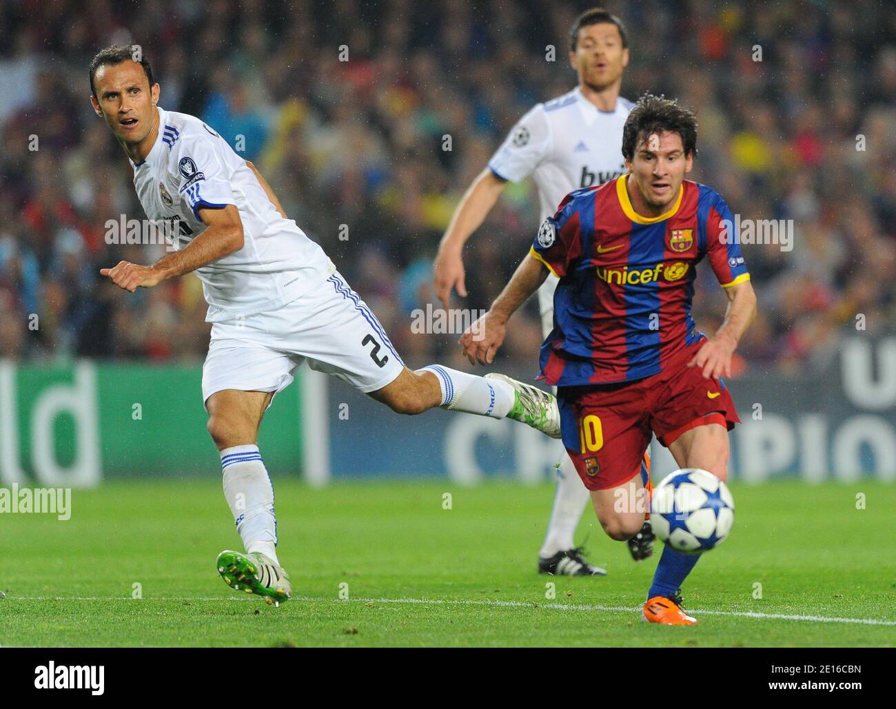 Barcelona's Lionel Messi challenges Real Madrid's Ricardo Carvalho during  the UEFA Champions League Semi Final, second leg soccer match, FC Barcelona  Vs Real Madrid at Nou Camp in Barcelona, Spain on May