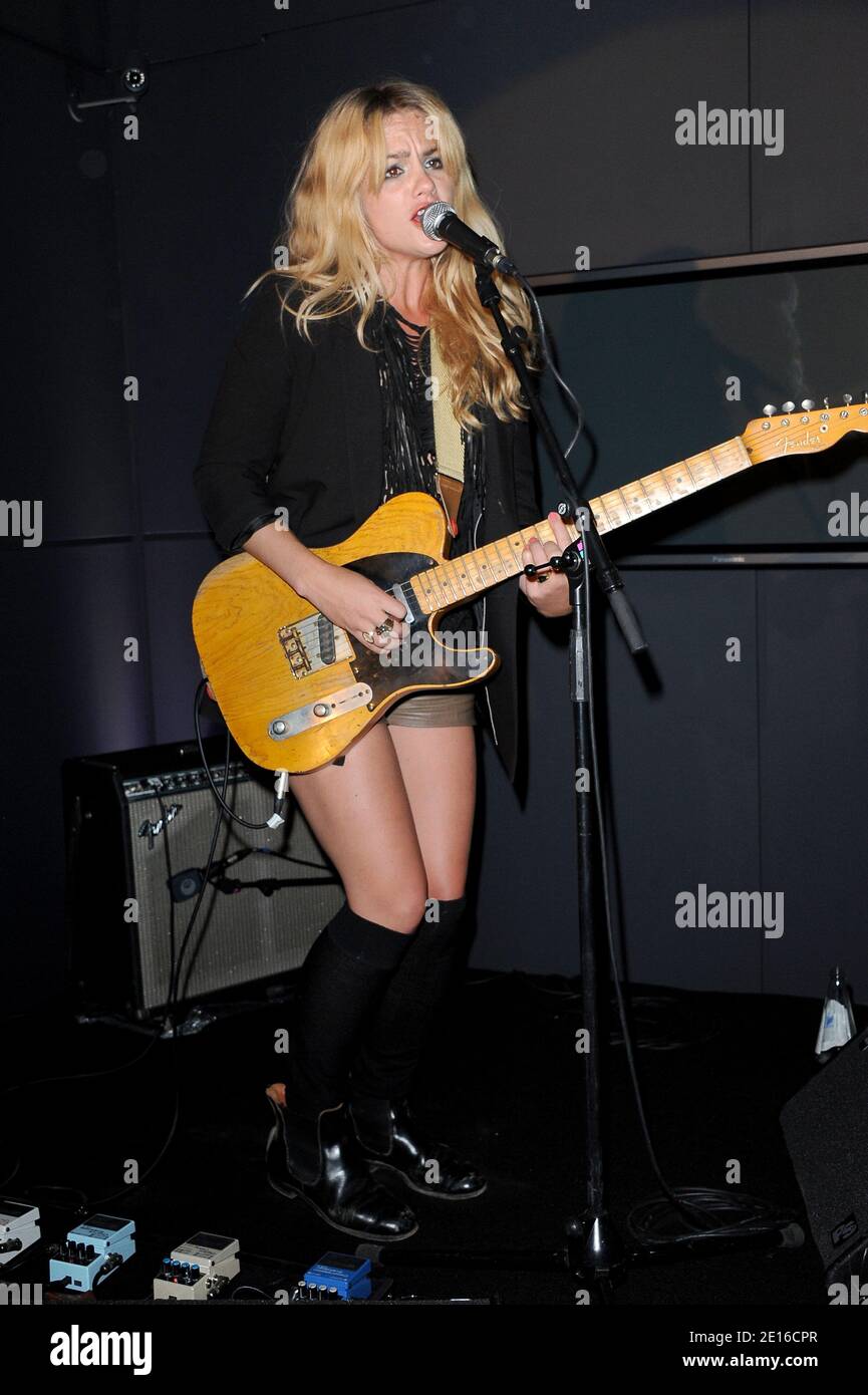 Alice Gold performs live during the launch of the Fiat 500 by Gucci at the  Motor Village in Paris, France on May 4, 2011. Photo by Nicolas  Briquet/ABACAPRESS.COM Stock Photo - Alamy