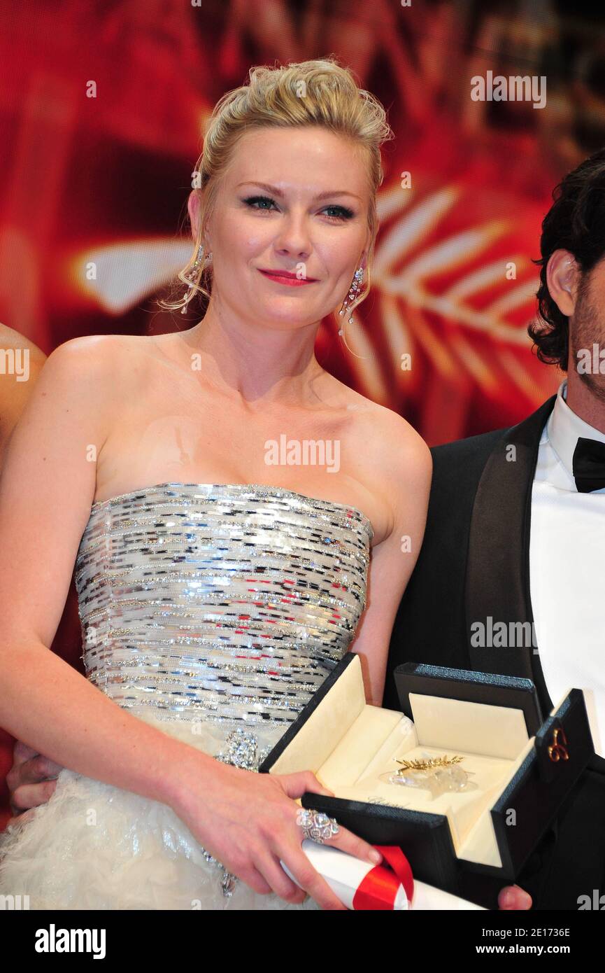 Kirsten Dunst Is Presented With The Best Performance By An Actress kirsten-dunst-is-presented-with-the-best-performance-by-an-actress