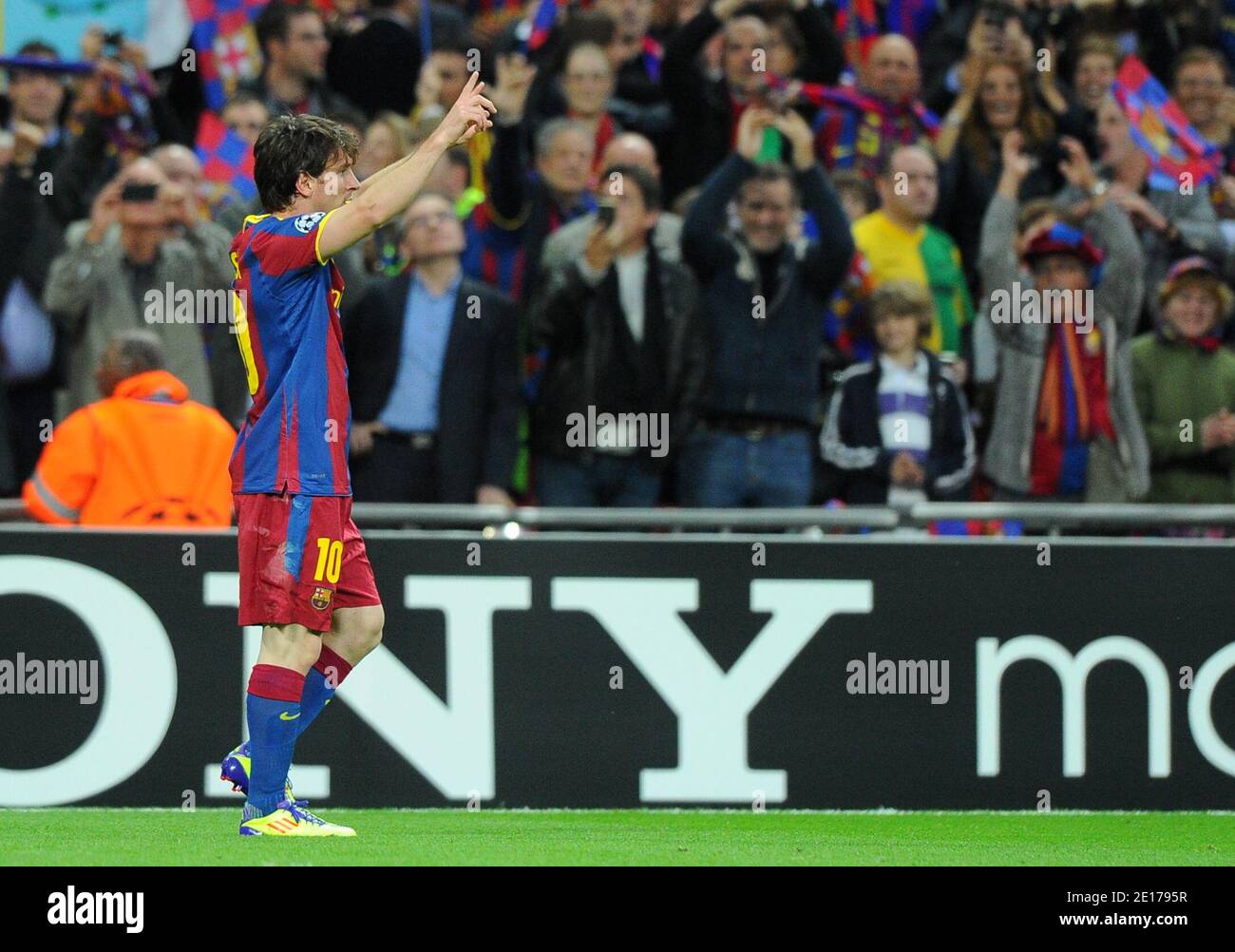 Lionel messi 2011 hi-res stock photography and images - Alamy
