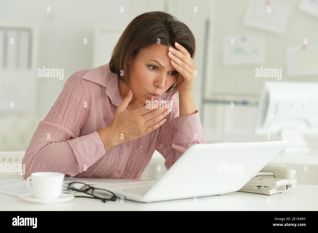 Portrait of a beautiful young surprised woman Stock Photo - Alamy