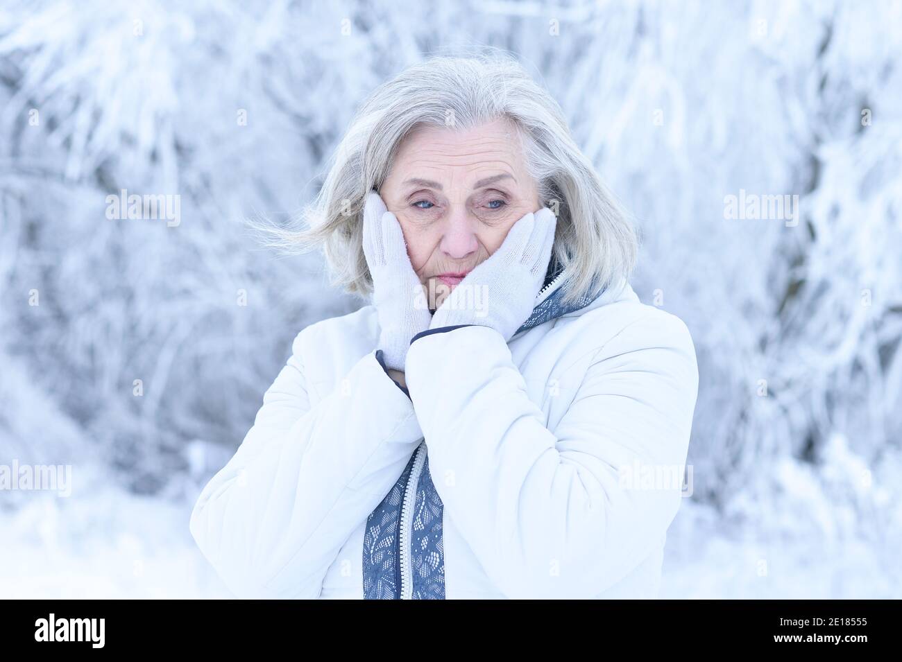 Old lady woman portrait sad hi-res stock photography and images - Alamy