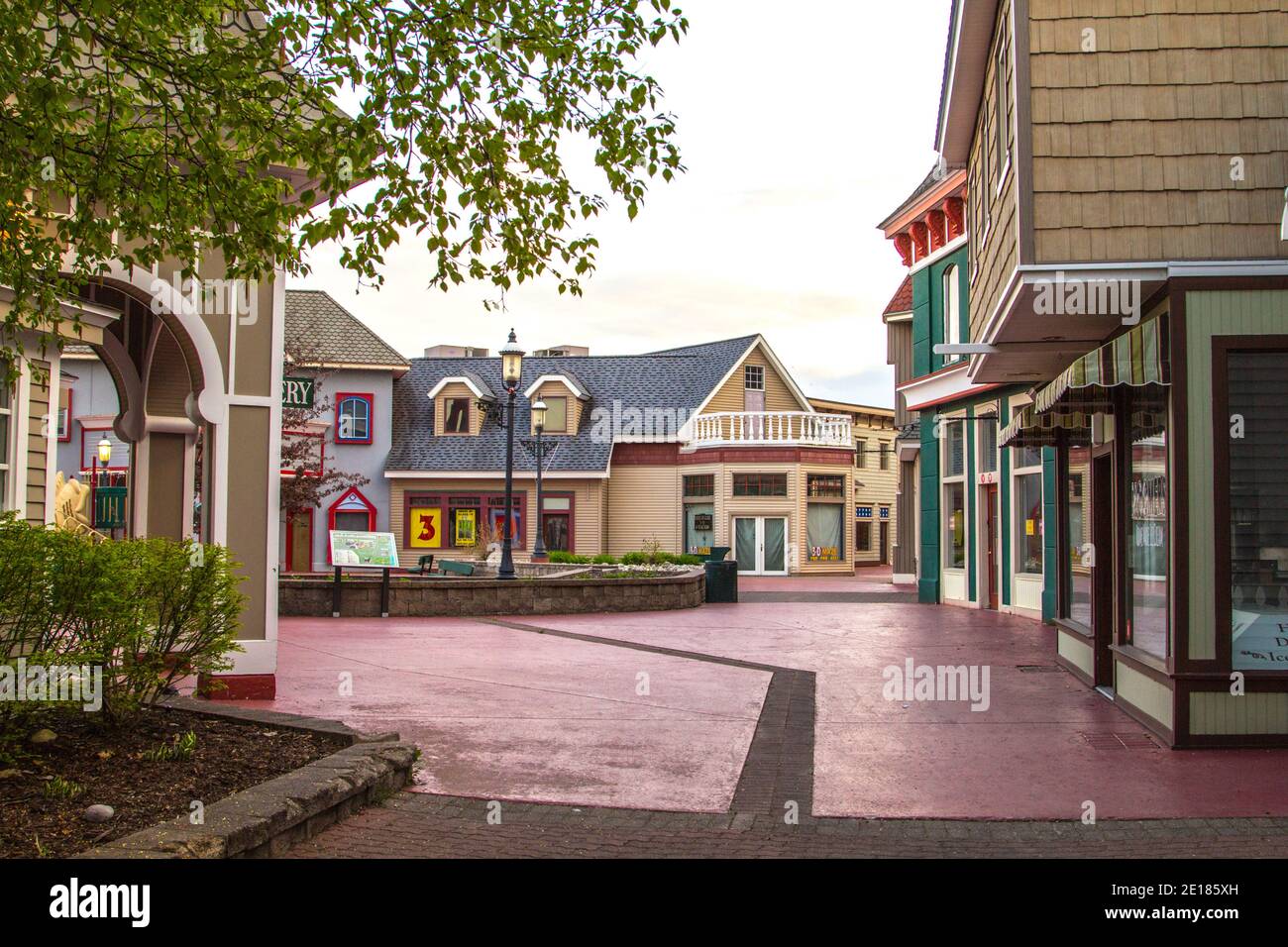 Mackinaw City, Michigan, USA - May 29, 2020: Empty outdoor shopping mall during the Coronavirus pandemic of 2020 in Mackinaw City, Michigan. Stock Photo