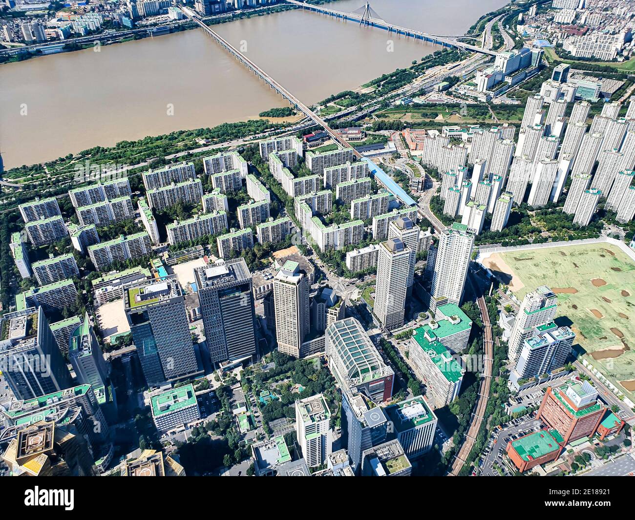 10 Apartment Buildings with the Best Views of Manhattan - Big City Apartment Buildings With View