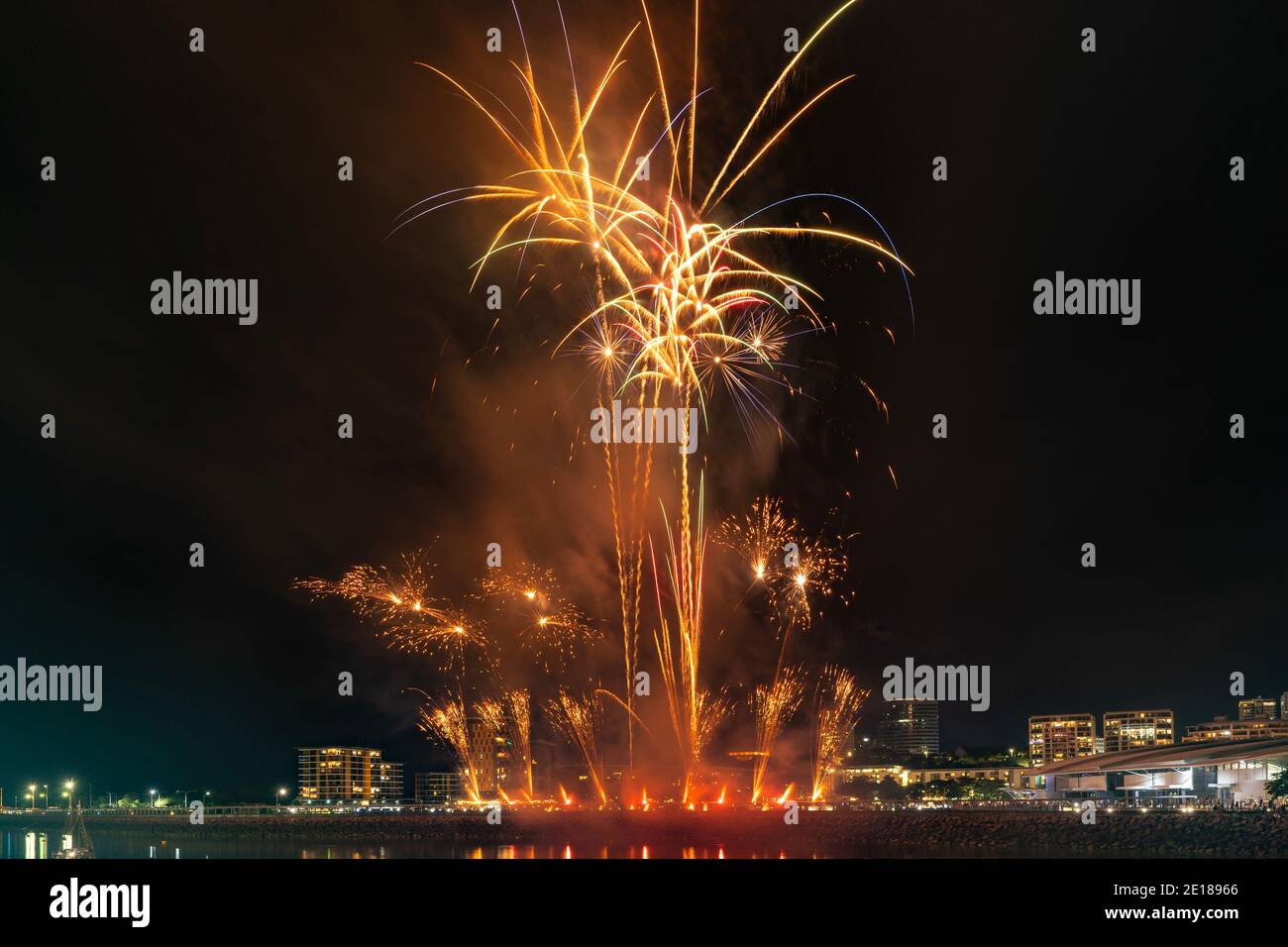 Darwin Waterfront Fireworks NYE 2021 Stock Photo Alamy