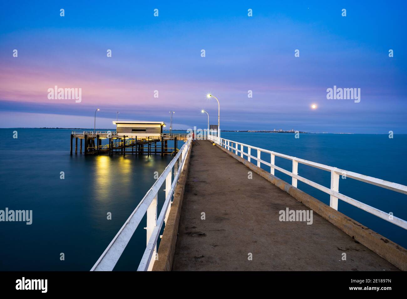 Mandorah Jetty in Darwin Harbour Stock Photo Alamy