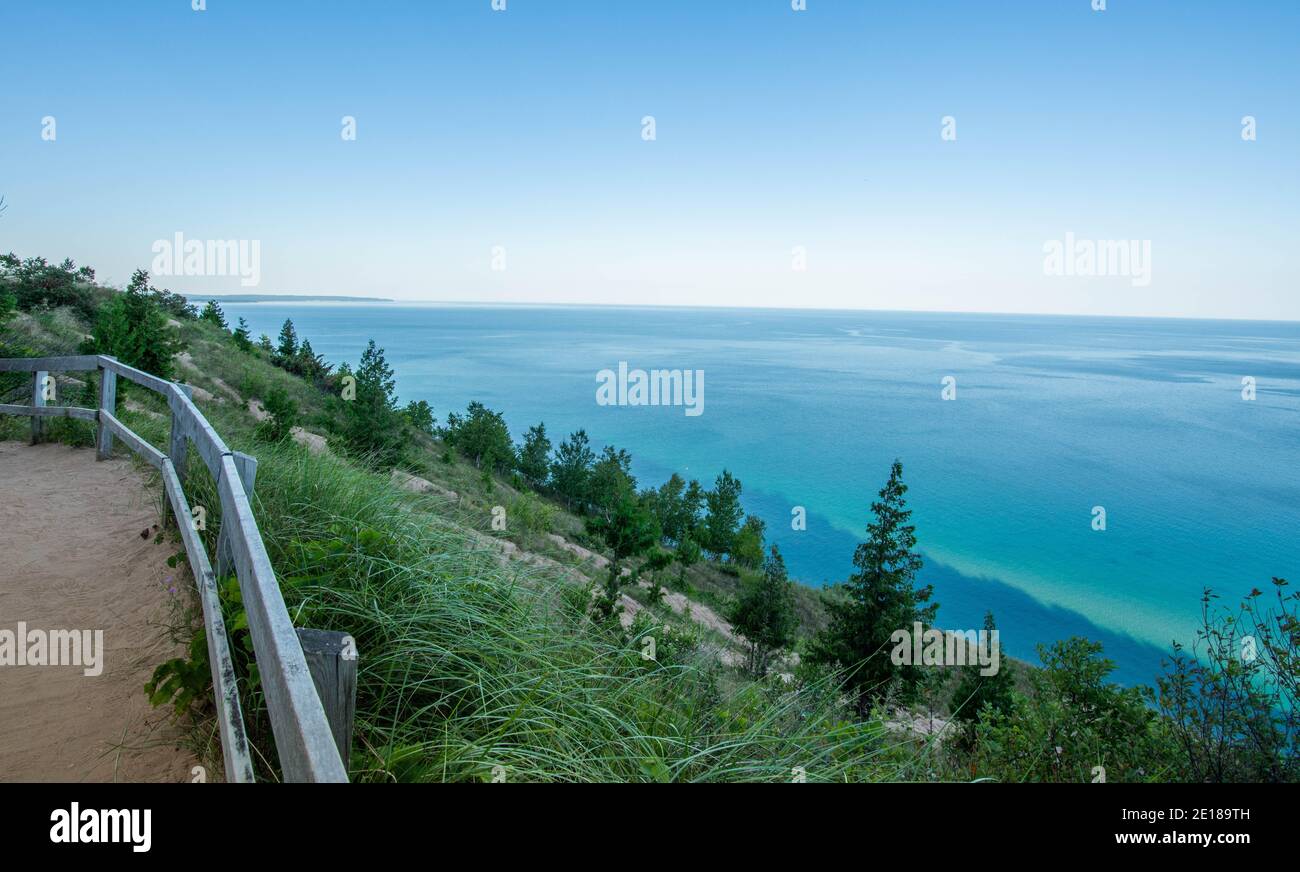 Discovering Michigan and exploring the stunning Sleeping Bear Dunes ...