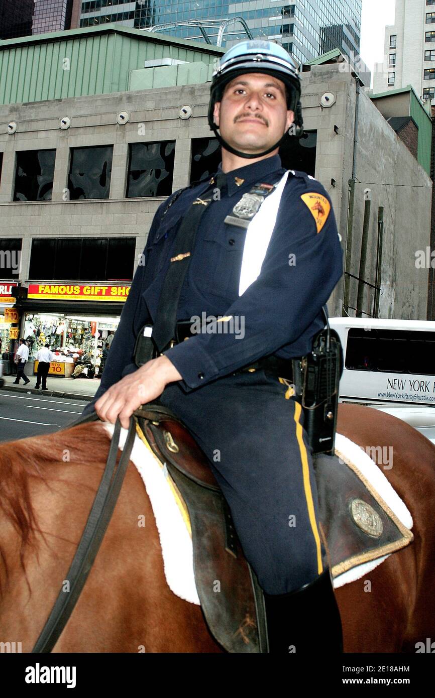 New york police officer steve hi-res stock photography and images - Alamy