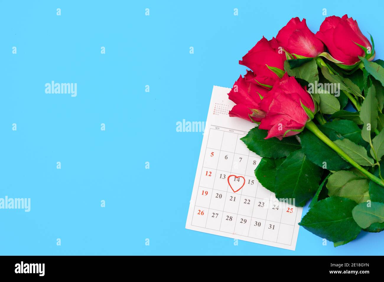 February calendar and red roses top view Stock Photo - Alamy
