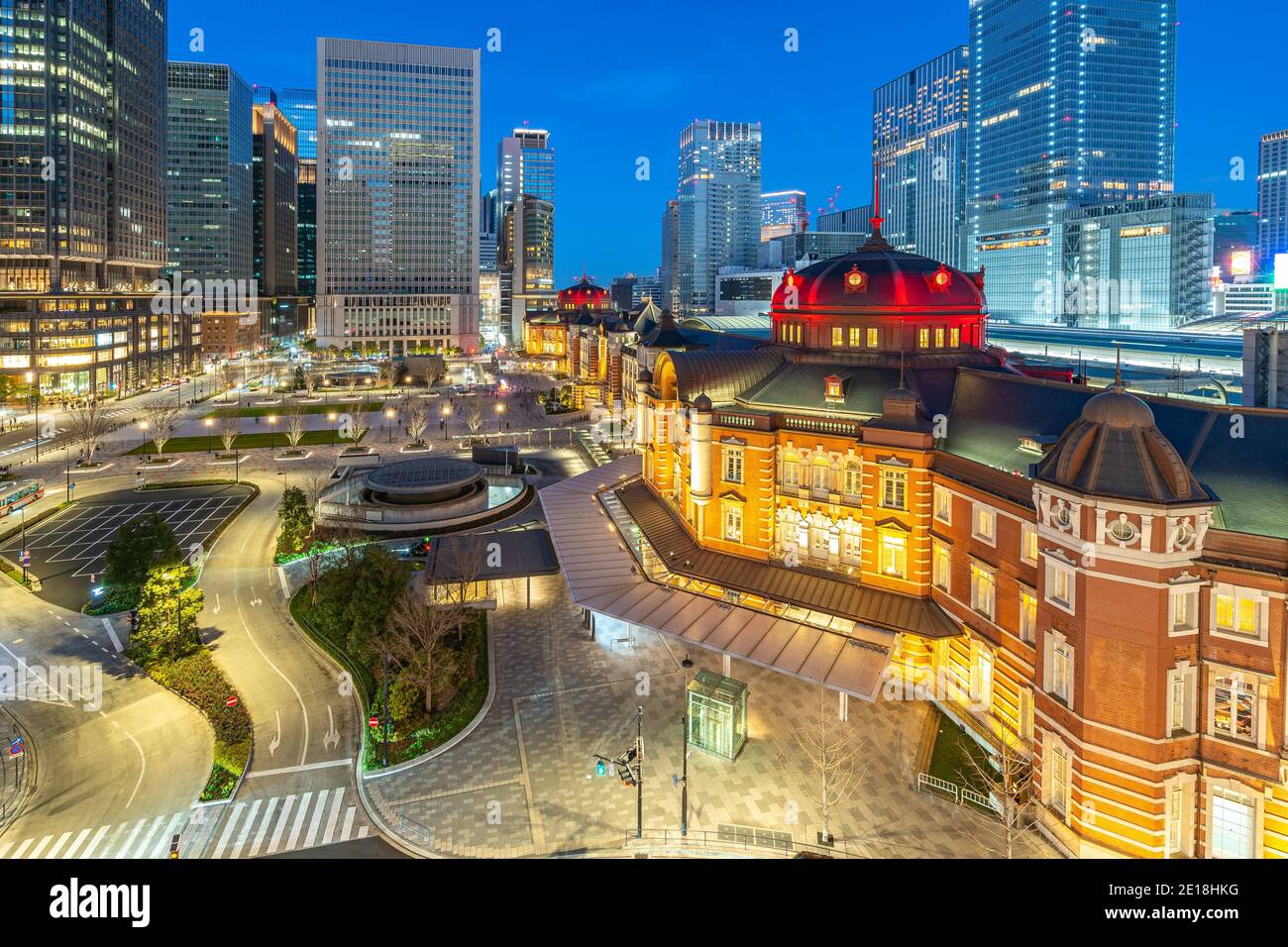 Downtown tokyo skyline hi-res stock photography and images - Alamy
