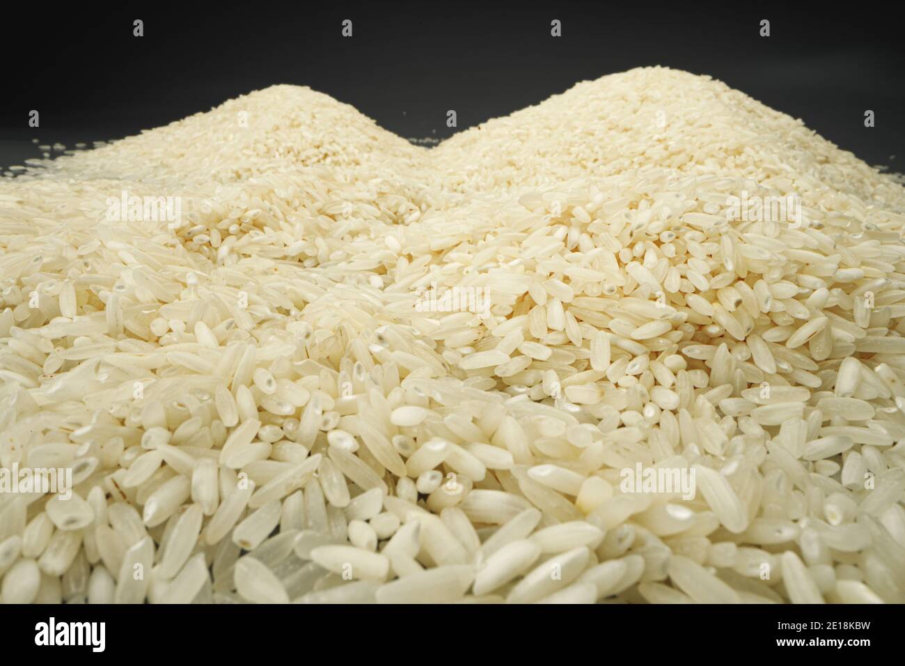 Raw polished rice background hi-res stock photography and images - Alamy