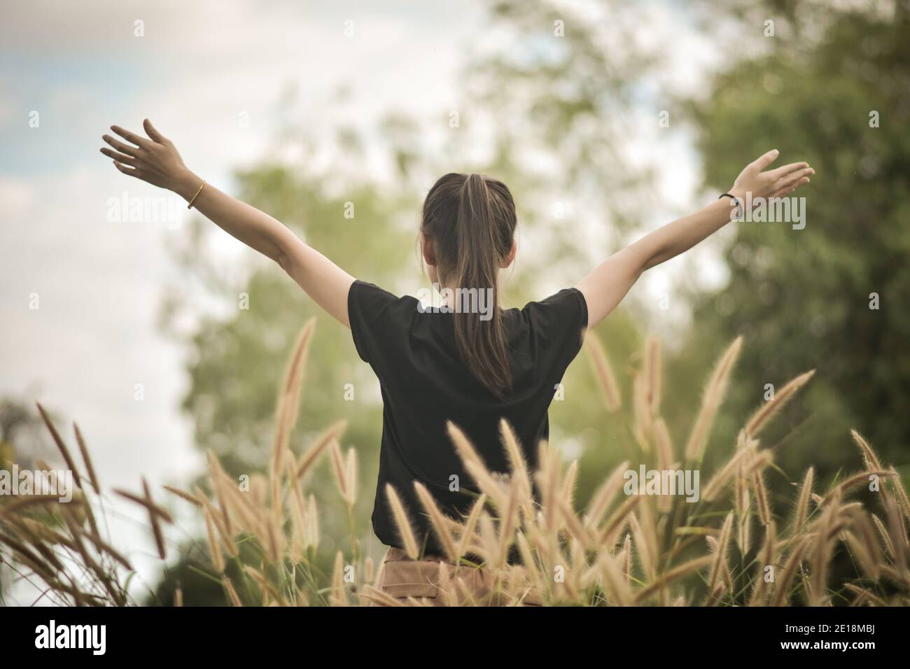 Women in nature hi-res stock photography and images - Alamy