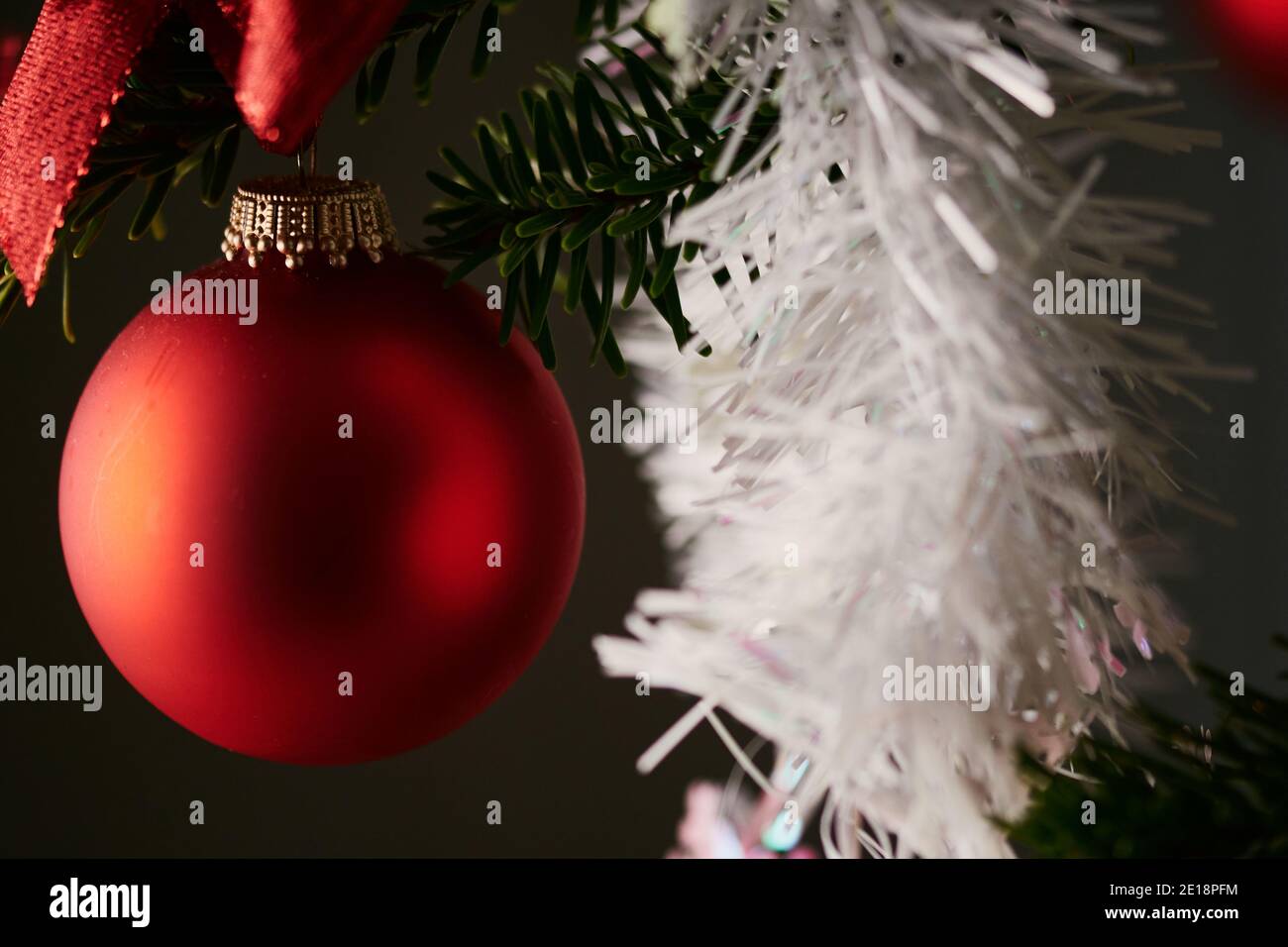 Tinsel tree hi-res stock photography and images - Alamy