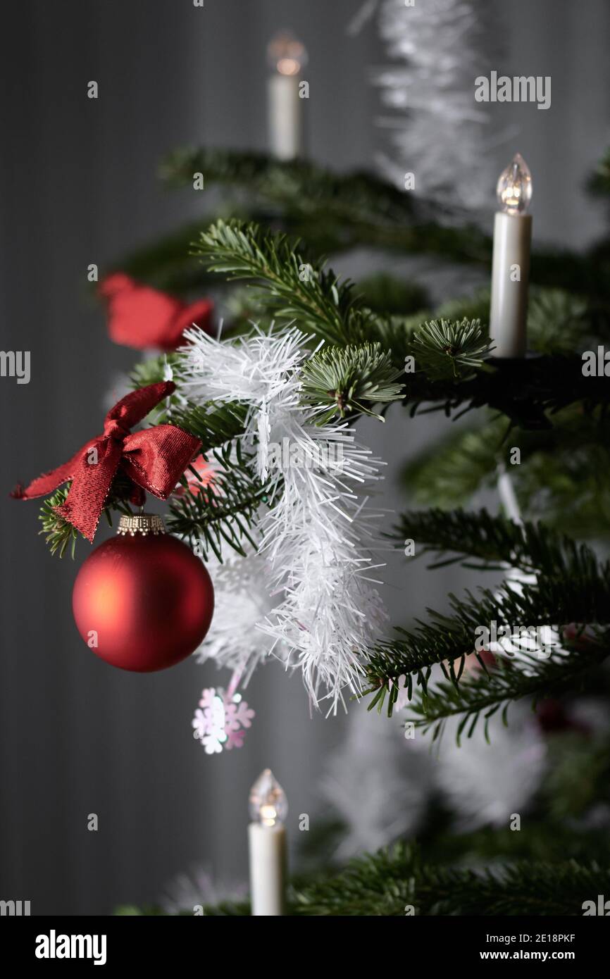 Tinsel tree hi-res stock photography and images - Alamy