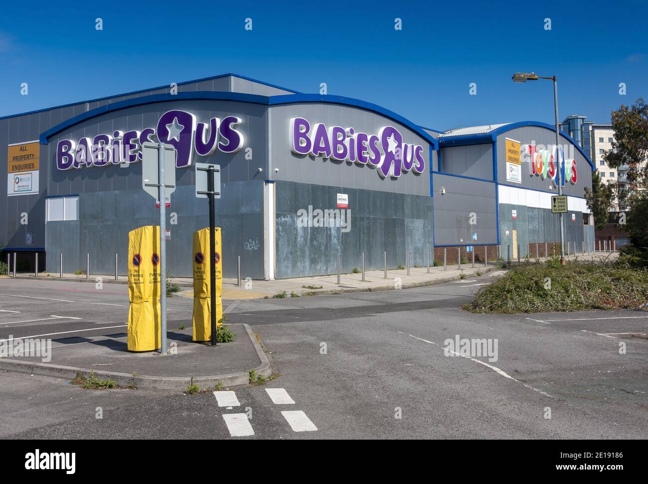 Boarded us Toys R us store in Southampton after the chain collapsed into administration after it struggled to pay a £15m tax bill Stock Photo