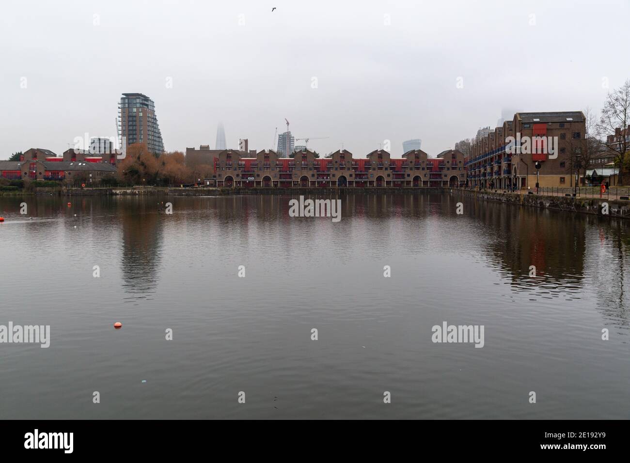 Thames wapping basin hi-res stock photography and images - Alamy