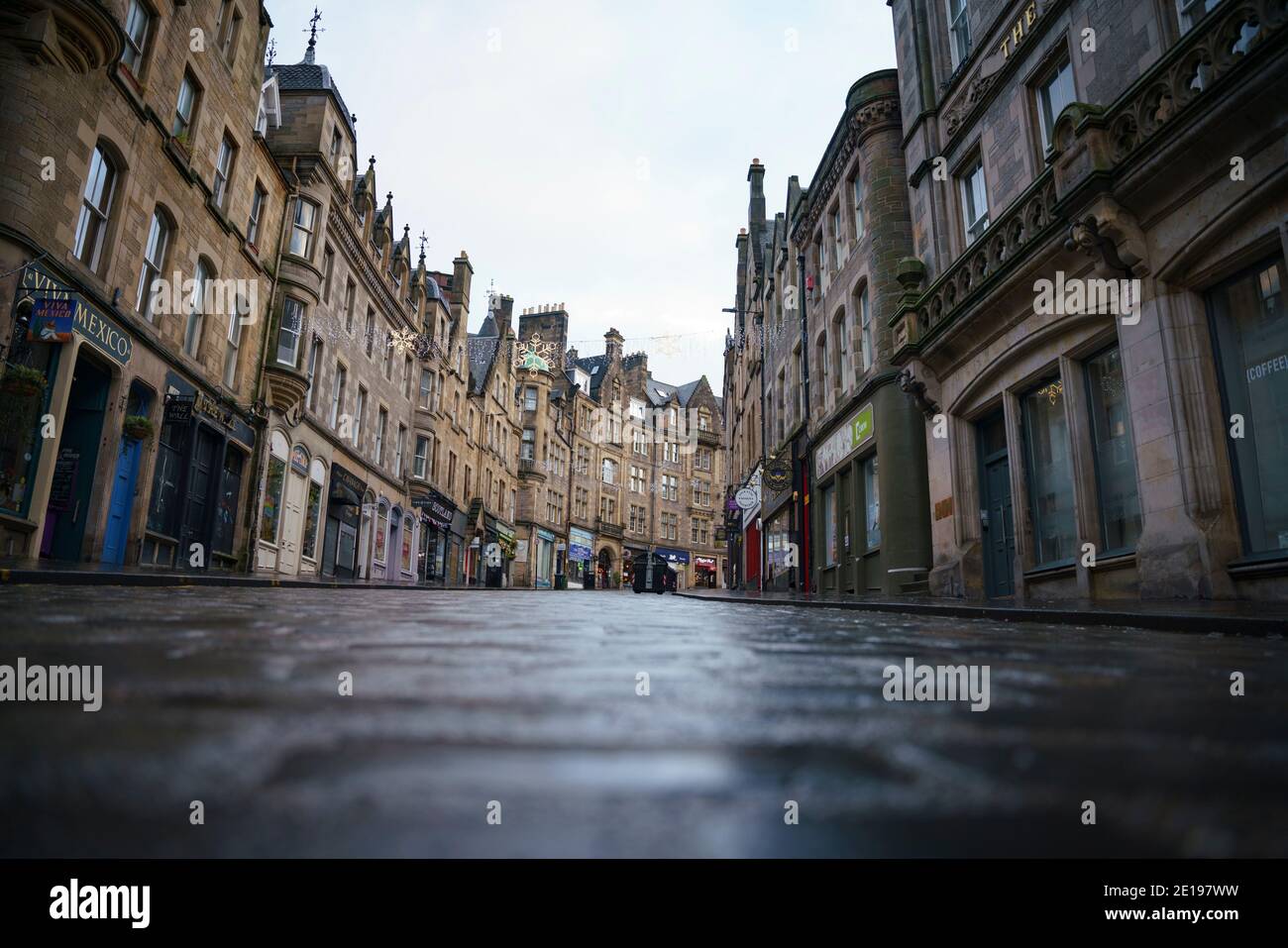 Edinburgh, Scotland, UK. 5 January 2021. Views of a virtually deserted Edinburgh City Centre as Scotland wakes up to the first day of a new strict national lockdown announced by Scottish Government to contain new upsurge in Covid-19 infections. Pic; Cockburn Street in Old Town almost deserted with all shops closed.  Iain Masterton/Alamy Live News Stock Photo