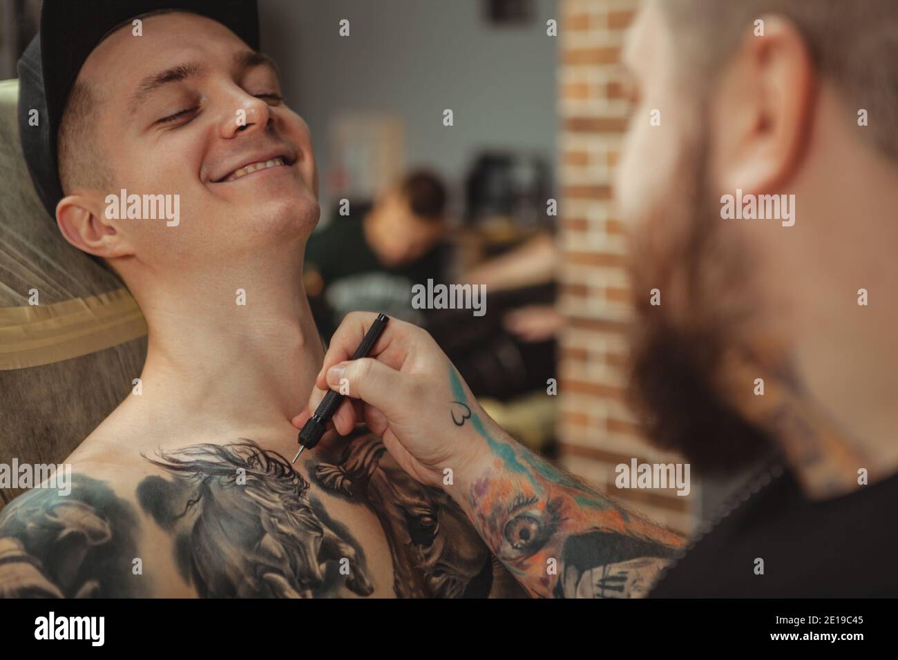 Professional body art hi-res stock photography and images - Alamy