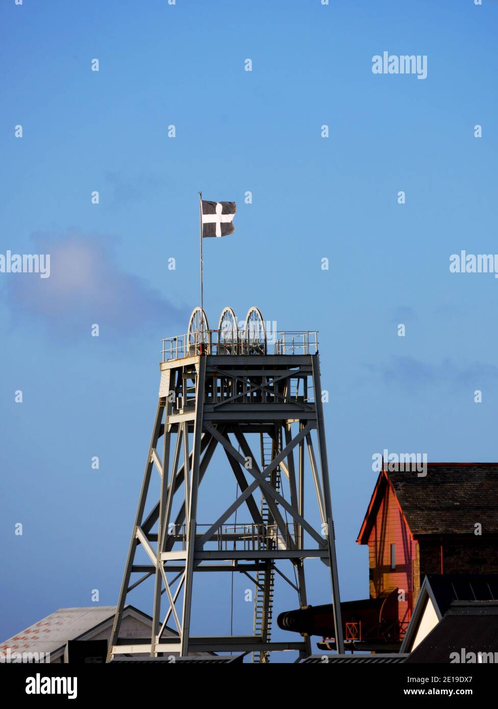 St Piran's flag flies from Robinson's shaft, South Crofty mine, Pool, Redruth, Cornwall. Stock Photo