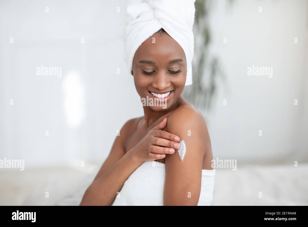 Skin care routine hi-res stock photography and images - Alamy