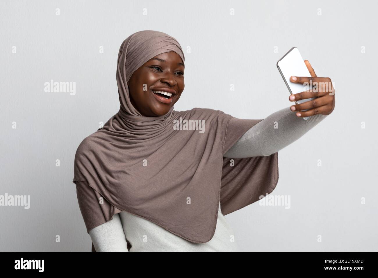 hijab selfie camera