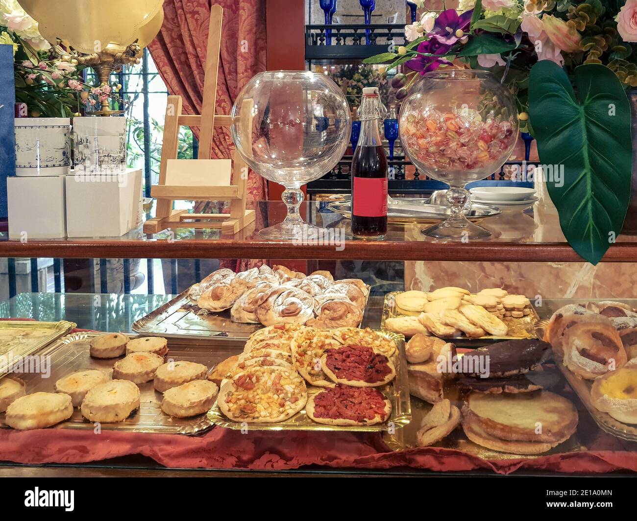 Presentation pastries hires stock photography and images Alamy