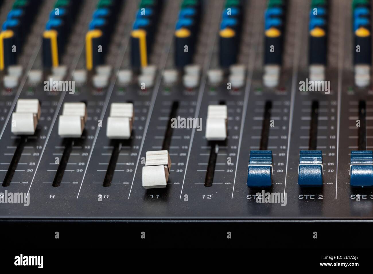 Integrated amplifier and equalizer mixer switch of sound equpiment