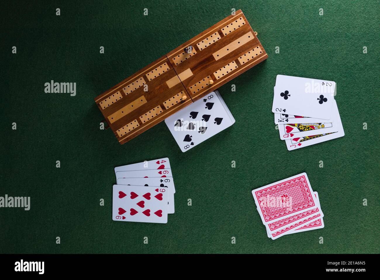 Playing cards and a cribbage board with pegs Stock Photo Alamy