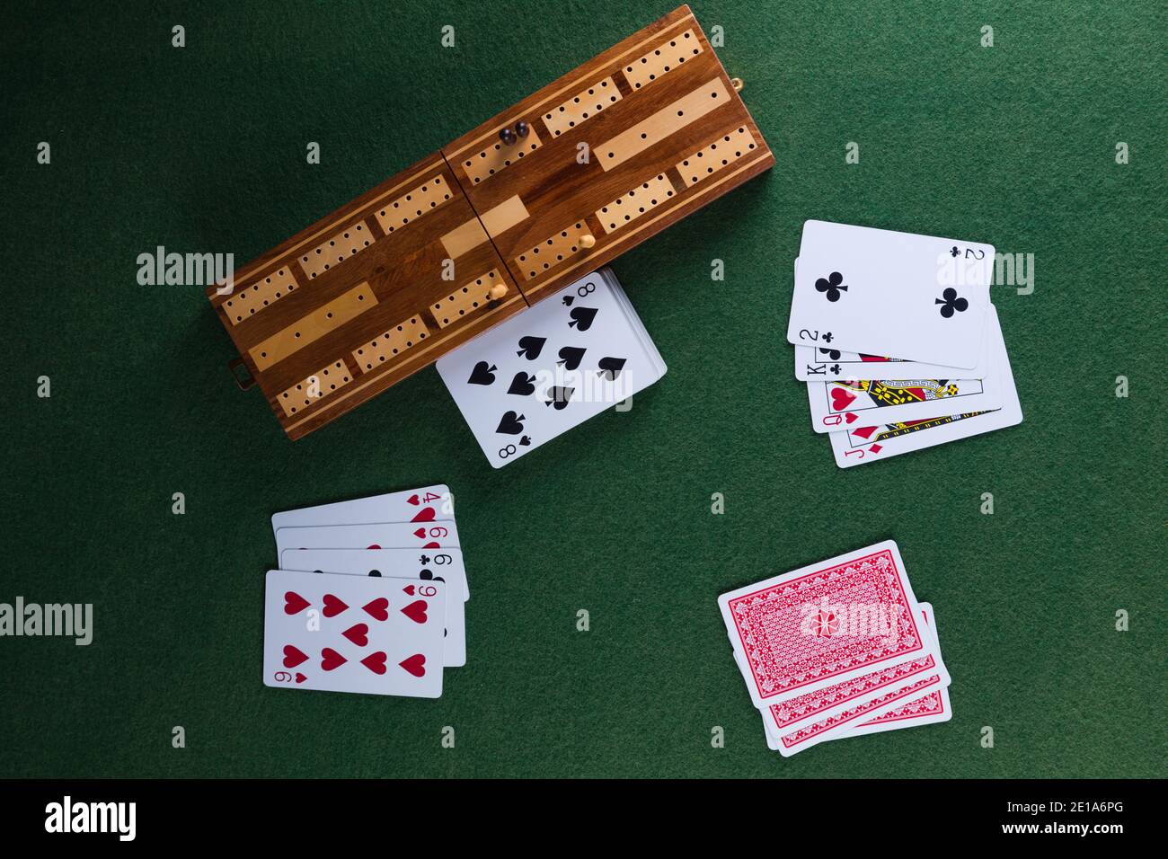 Playing cards and a cribbage board with pegs Stock Photo Alamy