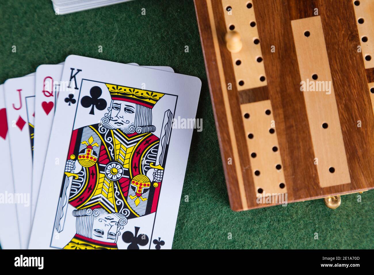 Playing cards and a cribbage board with pegs Stock Photo Alamy