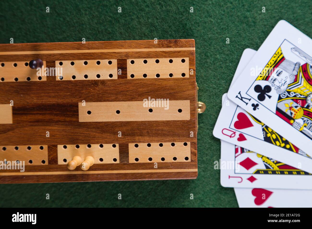 Playing cards and a cribbage board with pegs Stock Photo Alamy