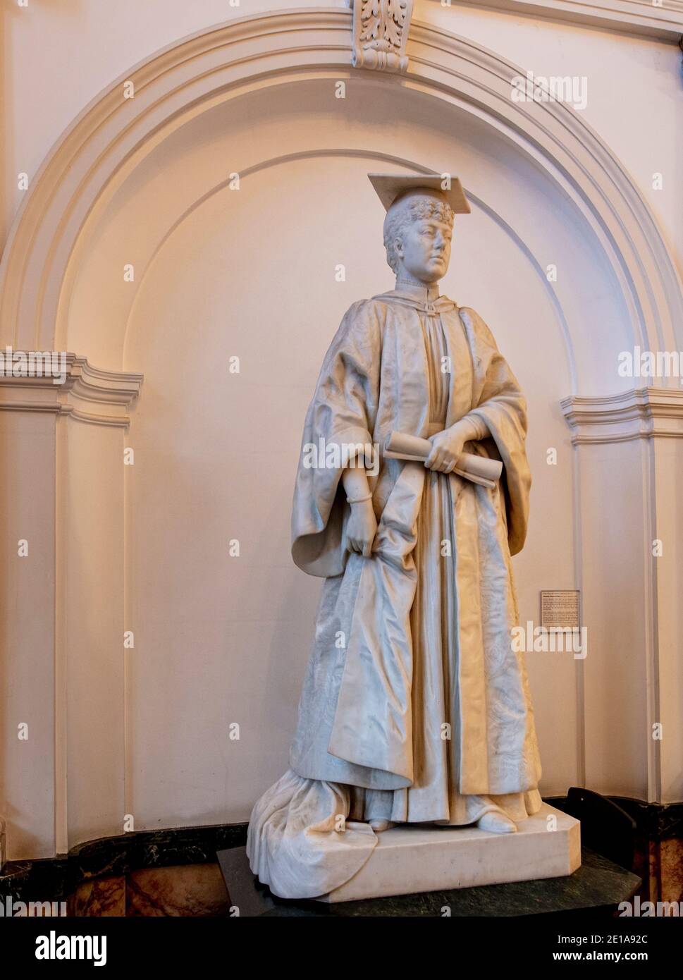 1891 Sculpture of Queen Alexandra by Victor von Hohenlohe-Langenburg in entrance of the Royal College of Music in Prince Consort Road, London SW7 2BS Stock Photo