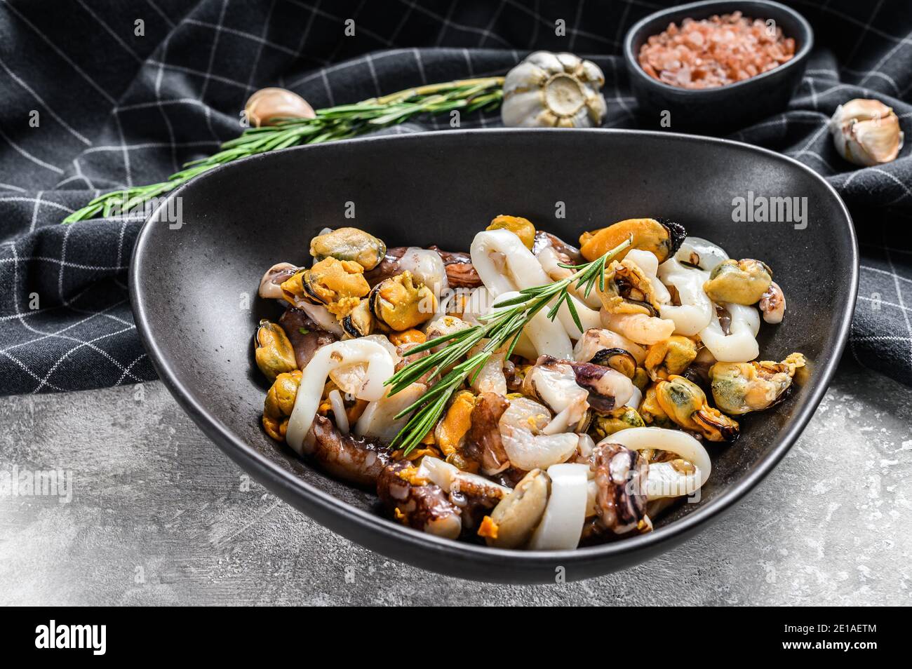 Seafood mix mussels clams hi-res stock photography and images - Alamy