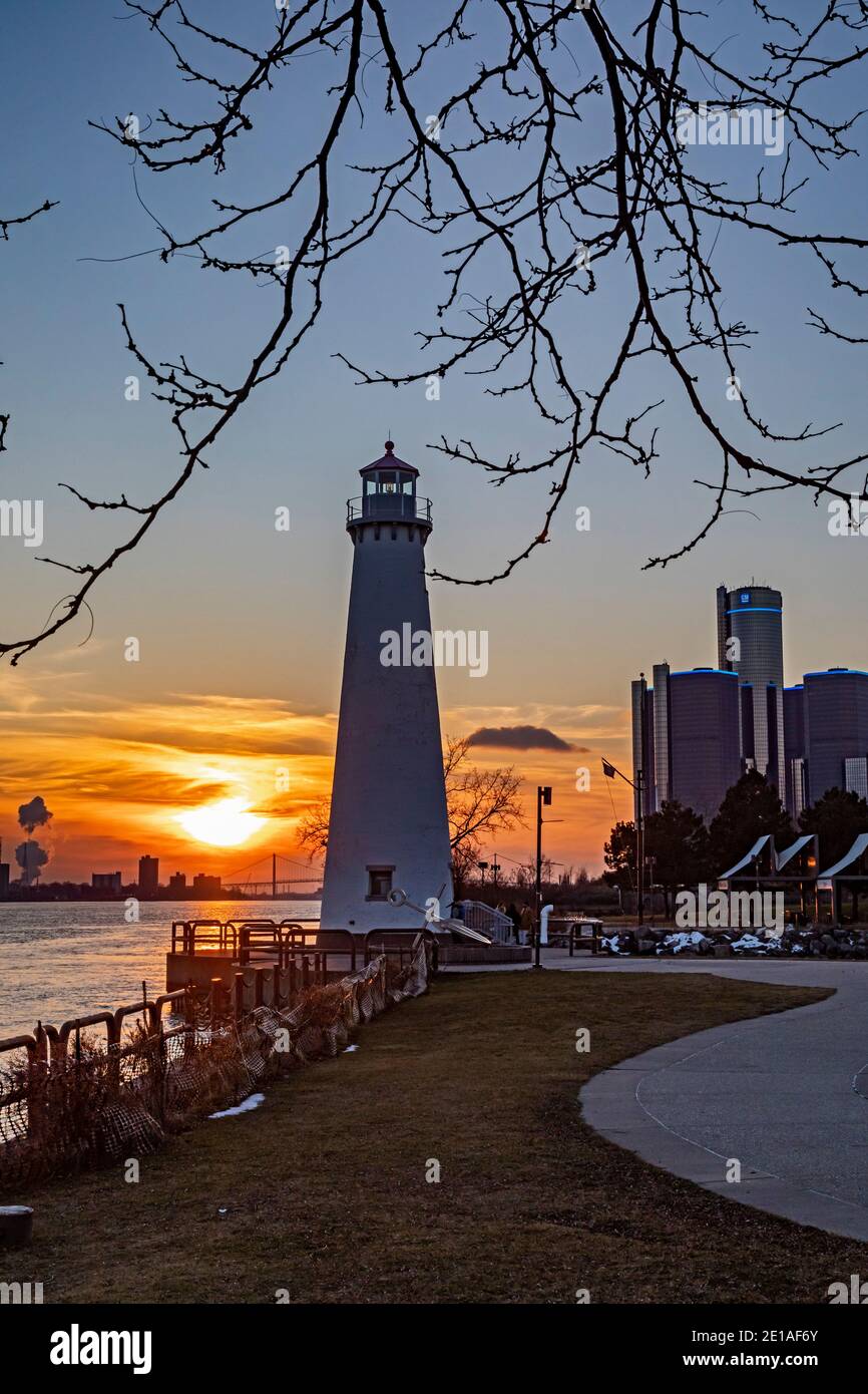 Detroit, Michigan - Sunset over the Detroit River. The Milliken State Park Lighthouse is near downtown, along the Detroit Riverwalk. Stock Photo