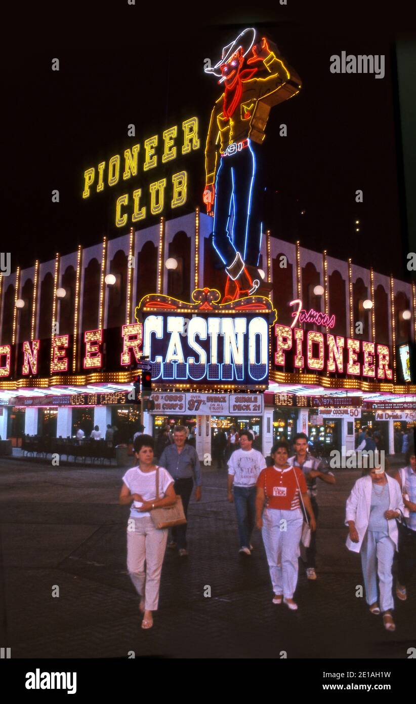 Details about   Pioneer Club Hotel Casino Vegas Vic Logo Collins Glass Las Vegas Nevada 