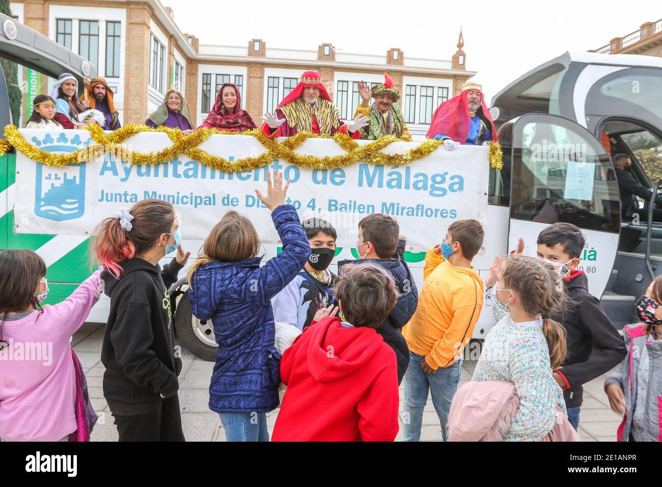 January 5, 2021: 5 January 2021 (malaga) residents of the neighborhood of Huelin have organized a cavalcade of Three Kings with a adoration of the child of God in a theatrical scene and then with a tour in a minibus through the streets to comply with the regulations antiCovid Credit: Lorenzo Carnero/ZUMA Wire/Alamy Live News Stock Photo